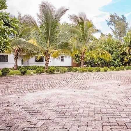 House With Pool, 10 Mins Drive To The Beach! Villa Miami Shores Exterior photo